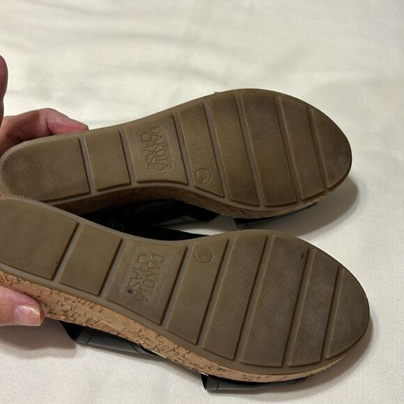 Dakota Chase size 6.5 open so platform wedge sandal.  Worn once inside only - Picture 9 of 9